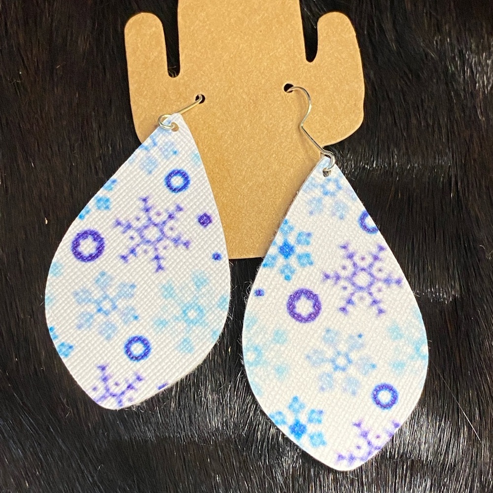 Snowflake Pattern Teardrop Earrings